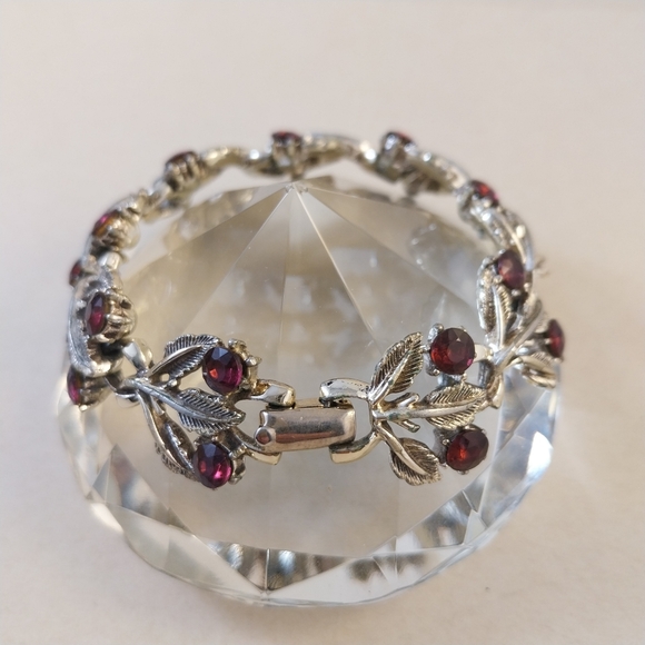 Jewelcraft Silver and Purple Leaf Bracelet - Picture 3 of 16